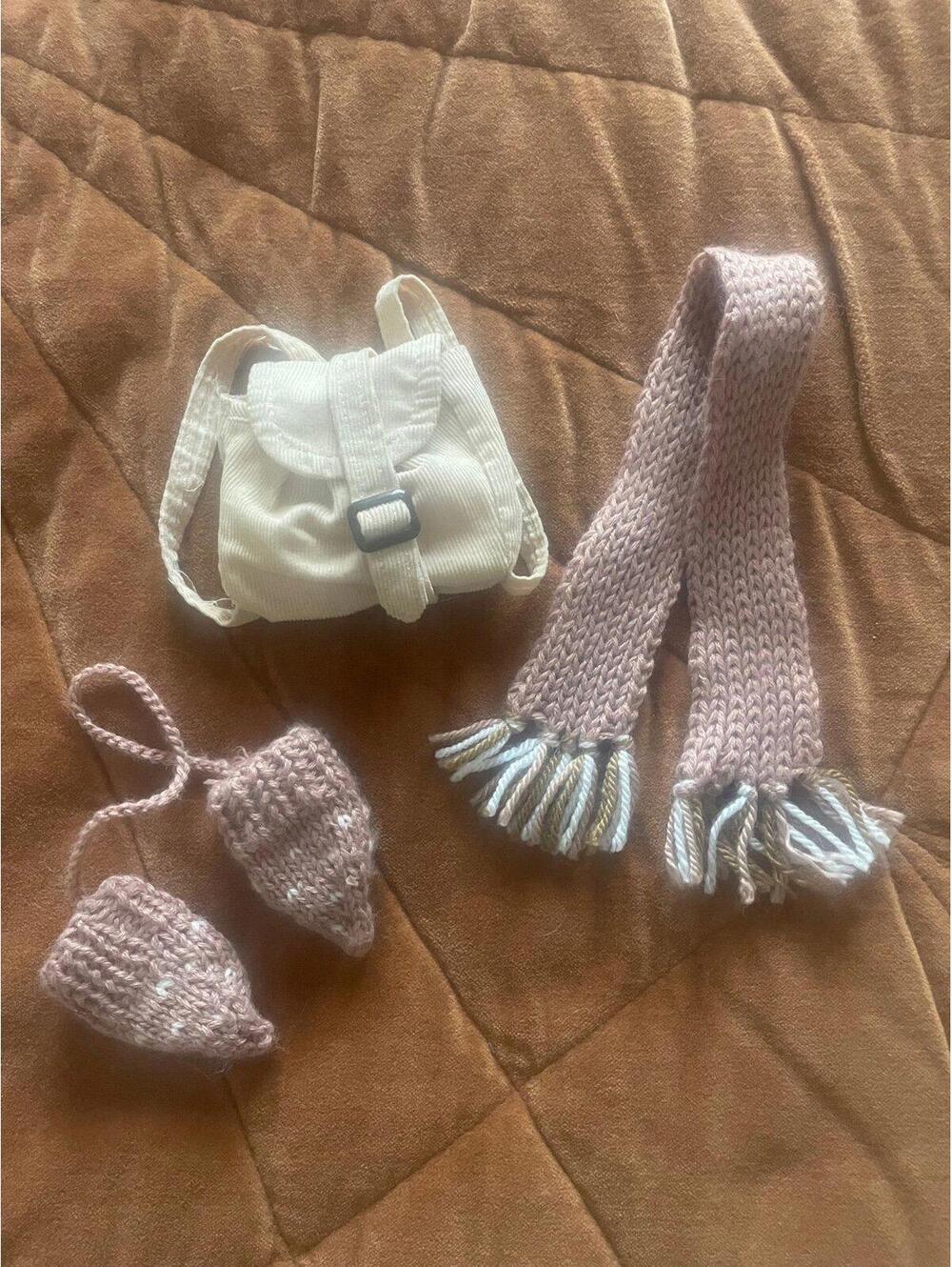 Muffy Sleddin' & Skiddadlin' accessories, backpack, mittens/scarf set